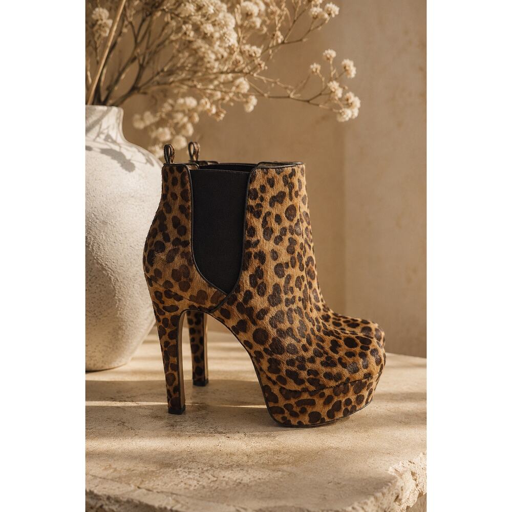 VINCE CAMUTO Leopard Print Cow Hair Leather Platform Boots Size 6